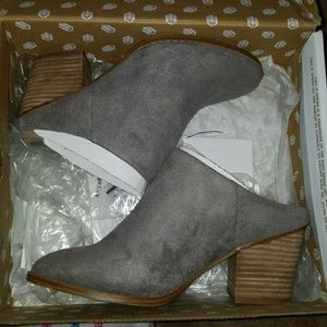 Qachasnek slip on heels